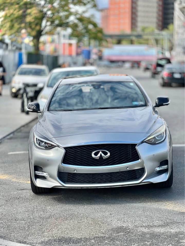 2017 Infiniti QX30 · Essential Sport Utility 4D - photo 3
