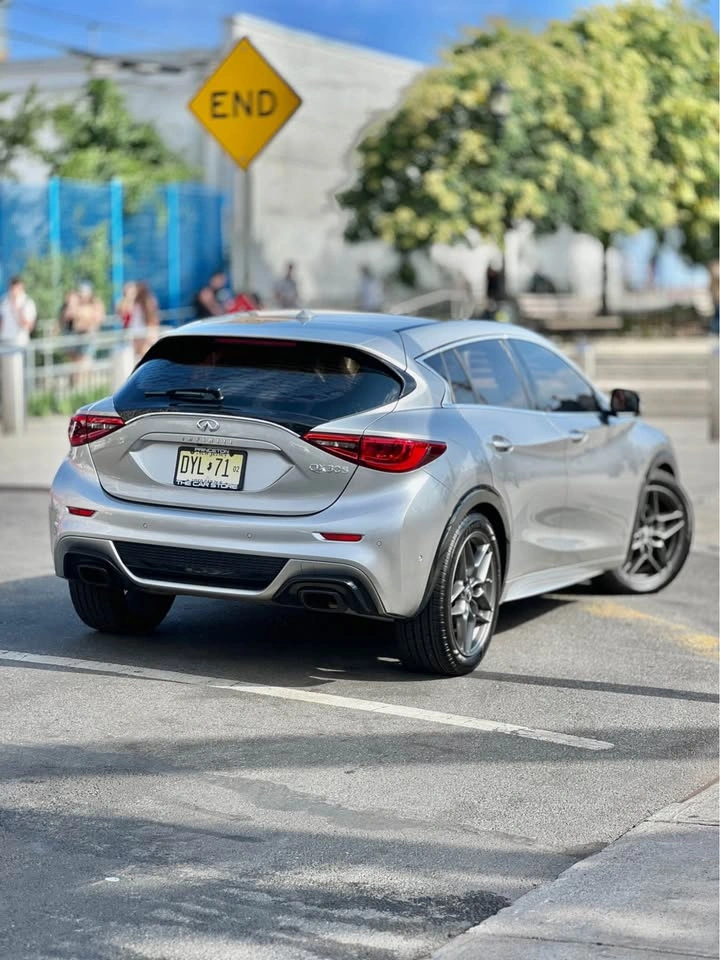 2017 Infiniti QX30 · Essential Sport Utility 4D - photo 4