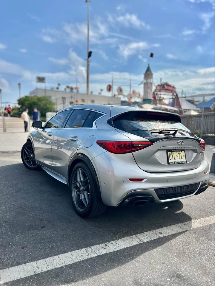2017 Infiniti QX30 · Essential Sport Utility 4D - photo 5