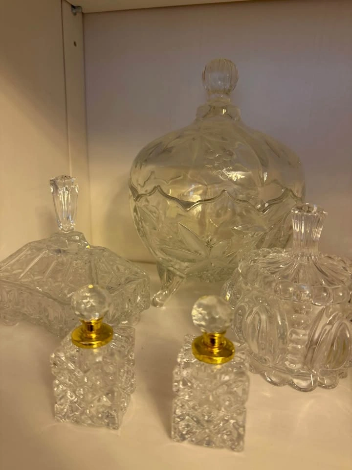 Vintage Cut Glass Vanity Set - photo 2