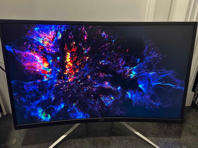 Acer 32" Curved Monitor with Inbuilt Speakers