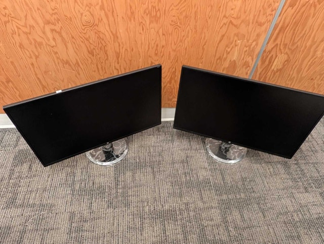 Hp 24" Monitor Pair || Like New - photo 3
