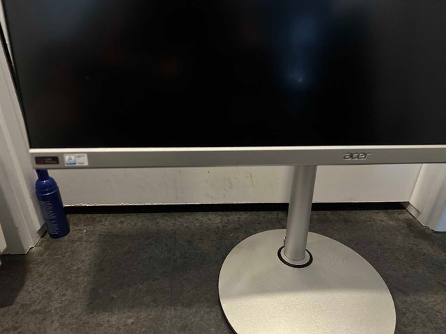 Acer 27" 4K Monitor || Like New - photo 2