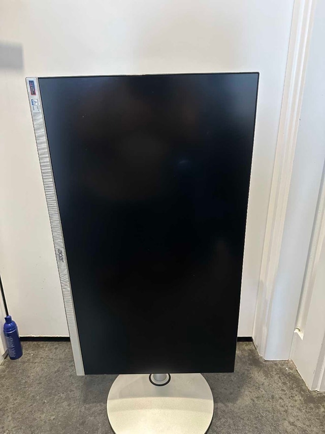 Acer 27" 4K Monitor || Like New - photo 3
