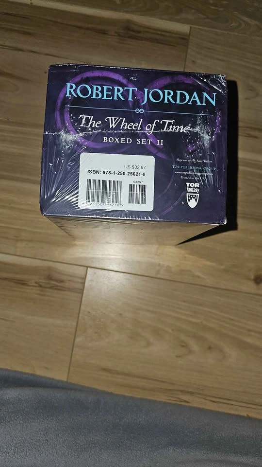 The Wheel of Time Box Sets 1 & 2 (Set 2 is Brand New / Sealed!) - photo 4