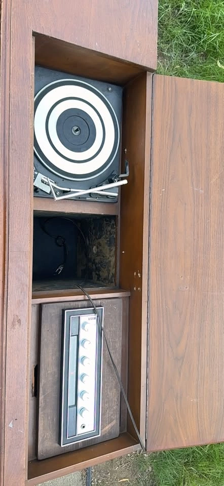 Vintage Wooden Console Stereo with Record Player - photo 2
