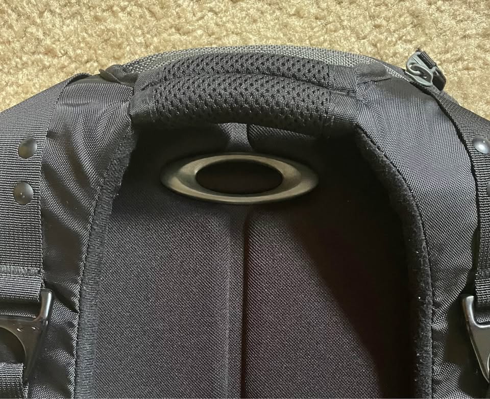 Oakley Icon 3.0 Tactical Backpack. Rare/Vintage, $200 OBO! - photo 4