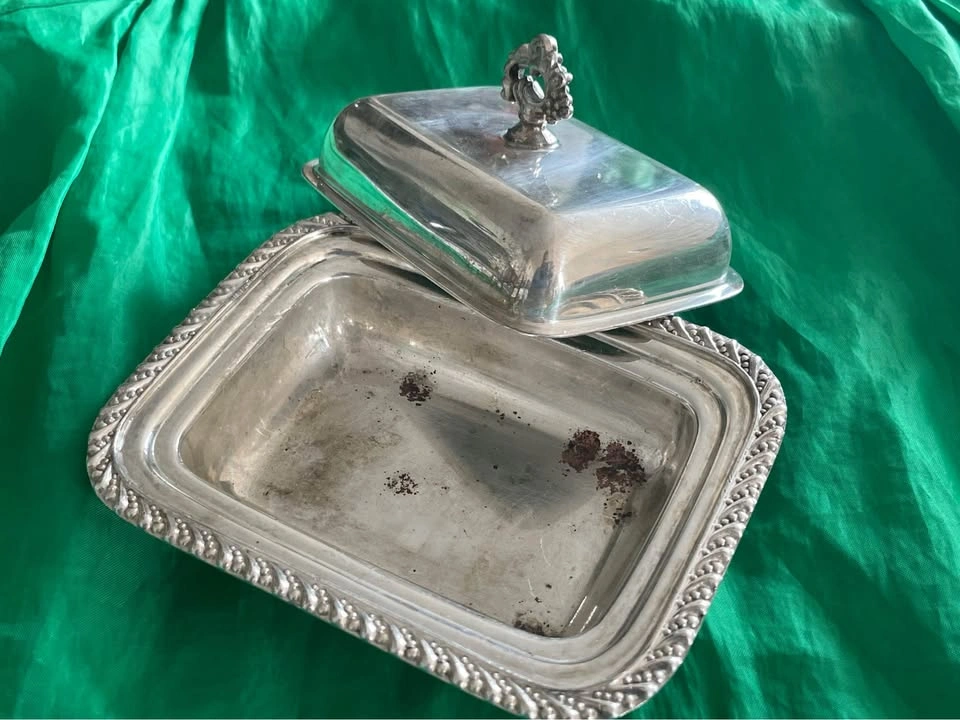 Wm. A. Rogers Silver Plate Covered Butter Dish - photo 2
