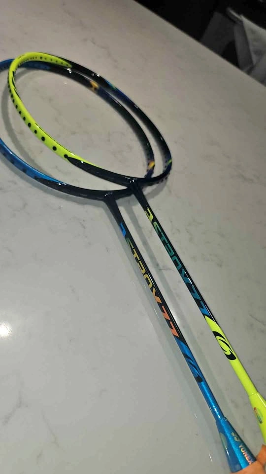 Yonex badminton Astrox 77 JP