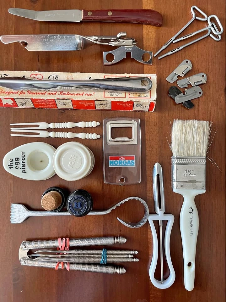 22pc Ultimate Vintage Kitchenware & Gadget Estate Lot