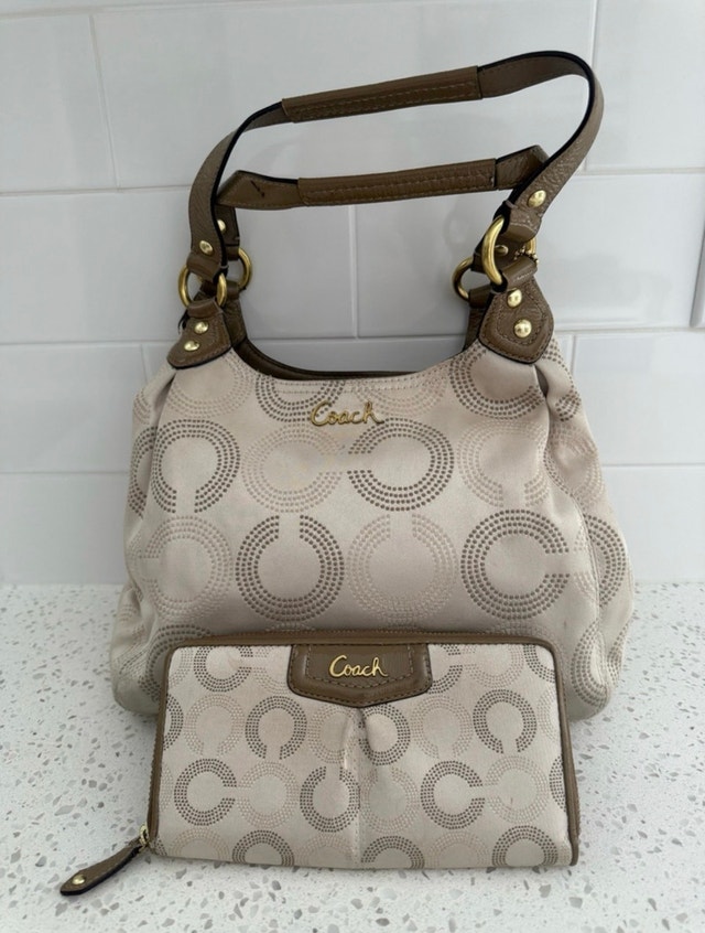 Purses & Wallets