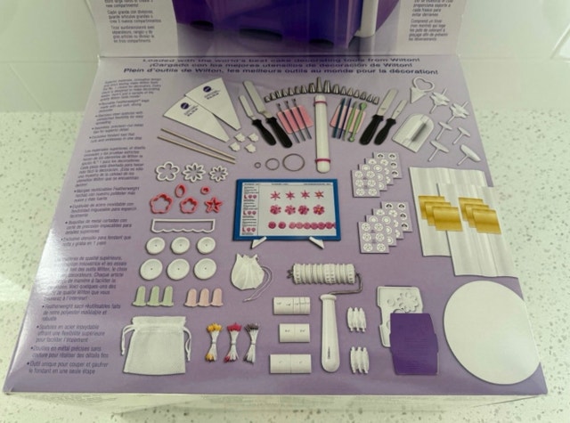 Wilton Cake Decorating Kit - photo 3