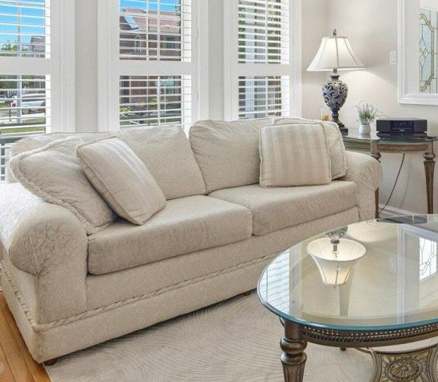 Sofa w/ 4 Pillows - photo 2