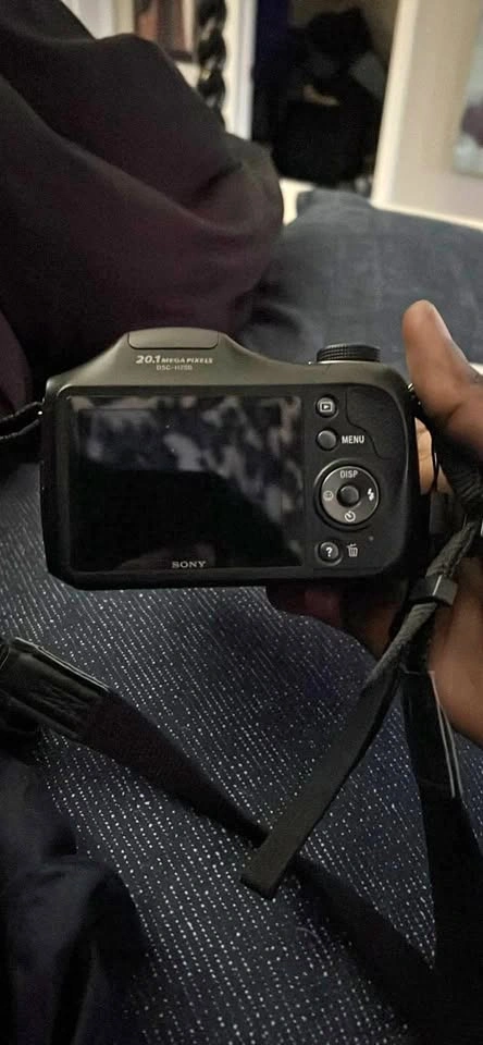 Sony Cyber-shot DSC-H200 Digital Camera
