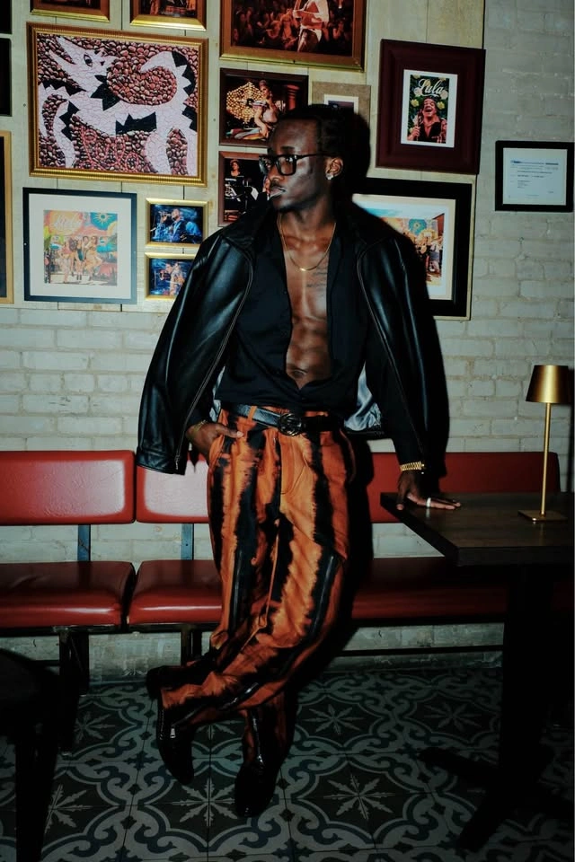 Orange and black pants with zipper design - photo 2