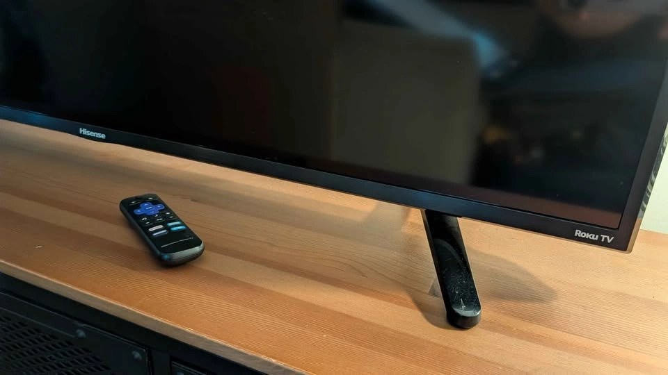 50-inch Hisense 4K UHD Roku Smart TV - photo 2