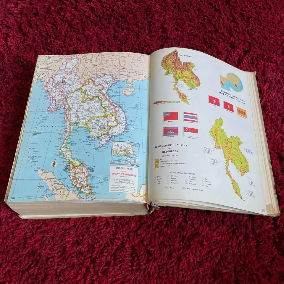 Large Vintage Dictionary - photo 5