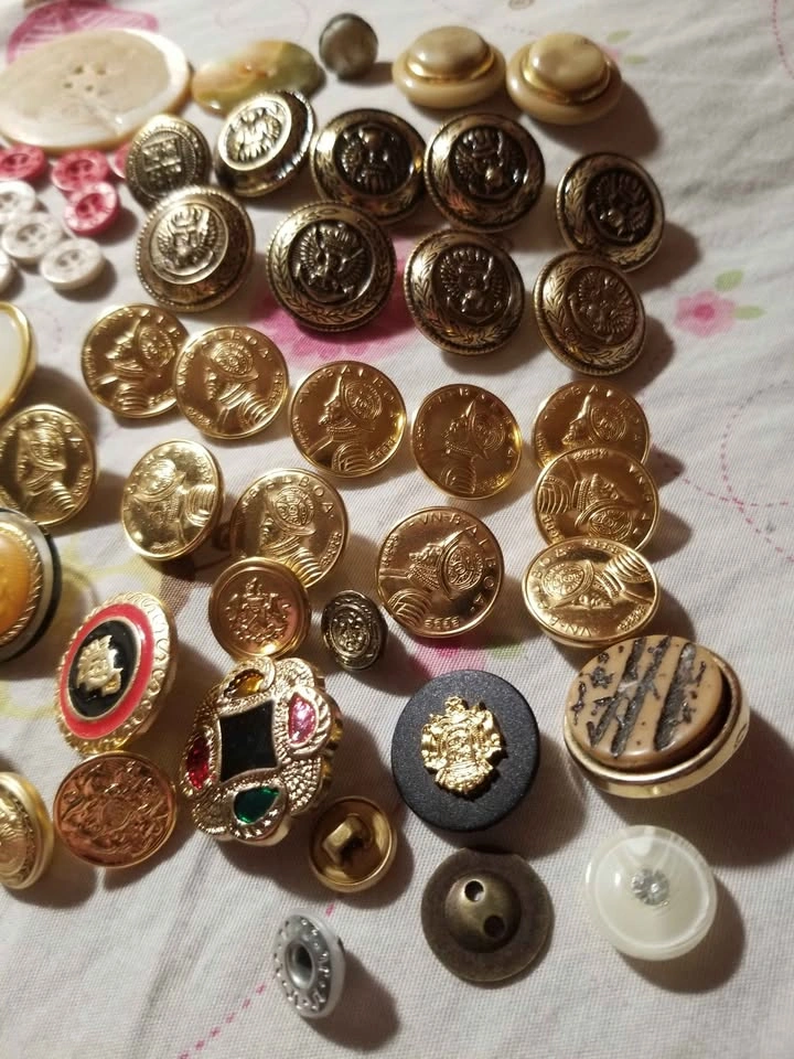 Random Assortment of Buttons - photo 2