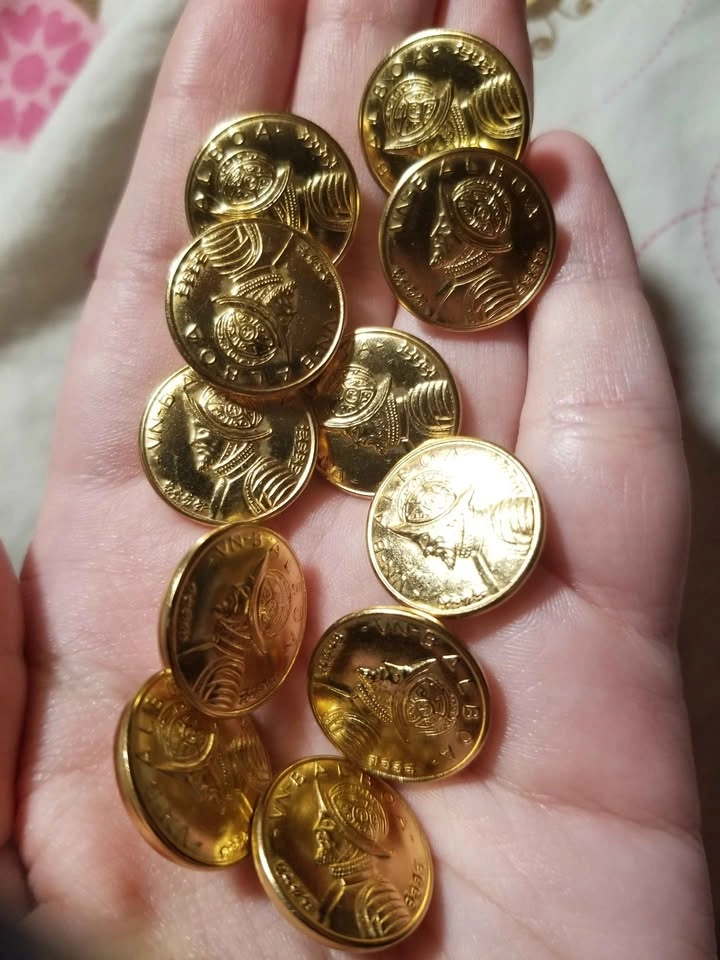 Random Assortment of Buttons - photo 4