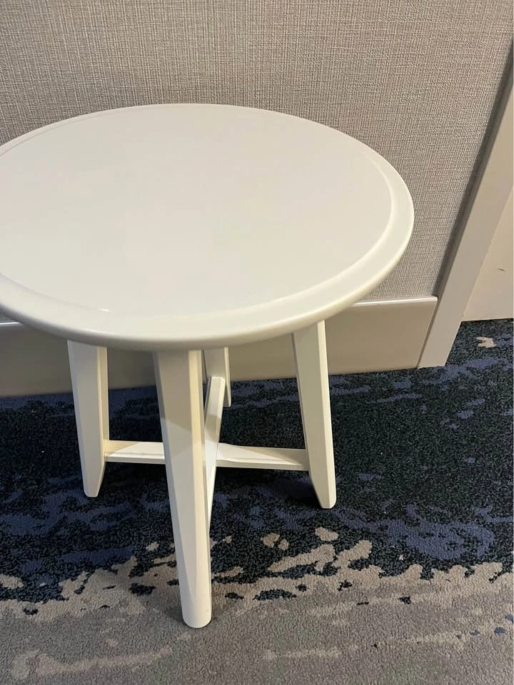 White Round Wooden Side Table - photo 2