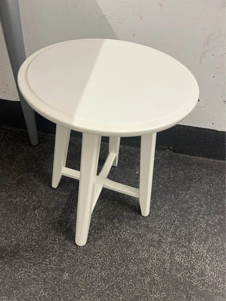 White Round Wooden Side Table - photo 4