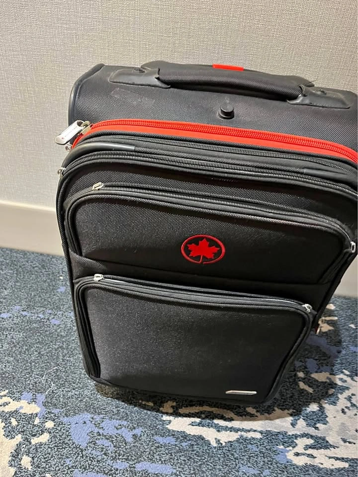 Bentley Air Canada 22" Carry-On Suitcase