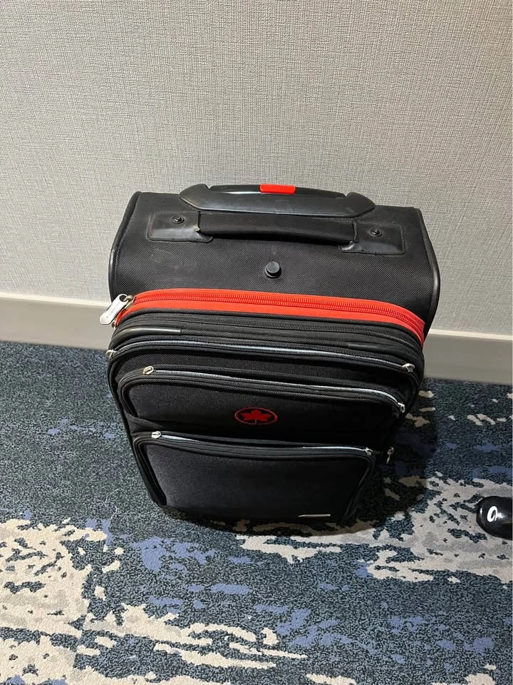 Bentley Air Canada 22" Carry-On Suitcase - photo 2