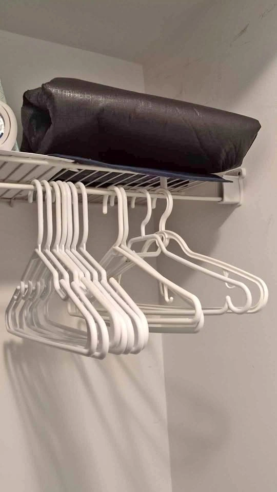 11 plastic clothing hangers