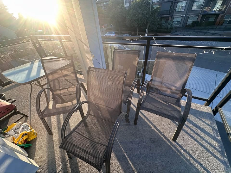 Patio table with 4 chairs - photo 2