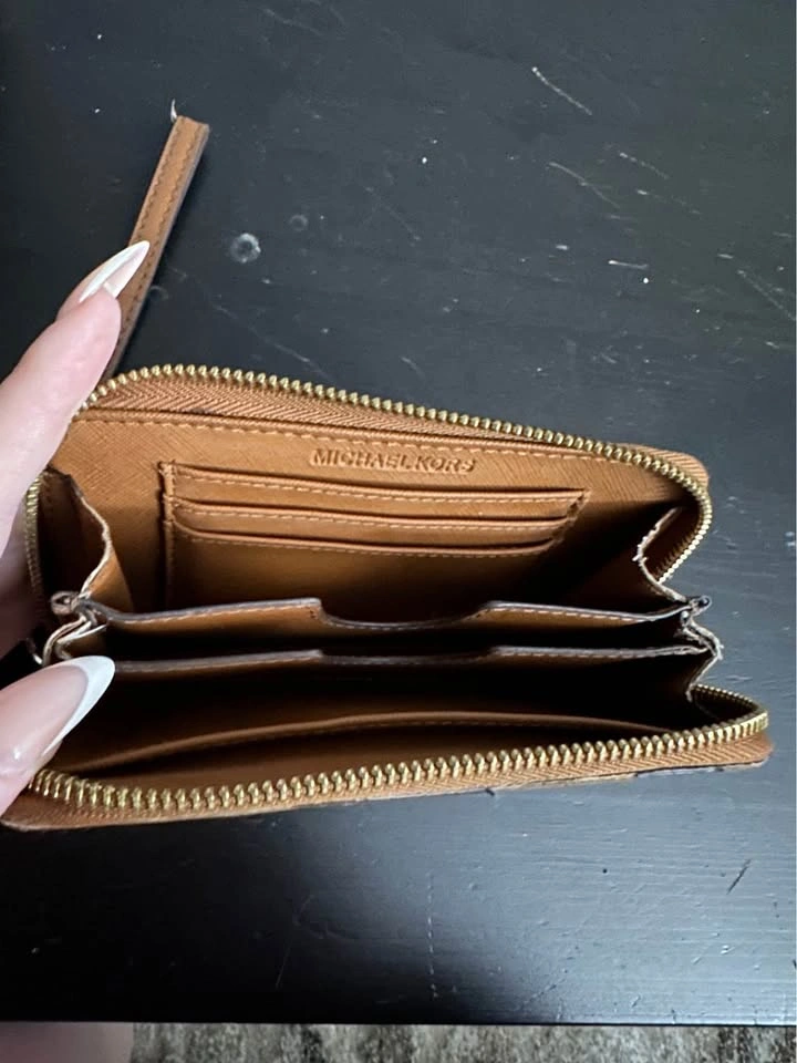 Michael Kors wristlet wallet - photo 3