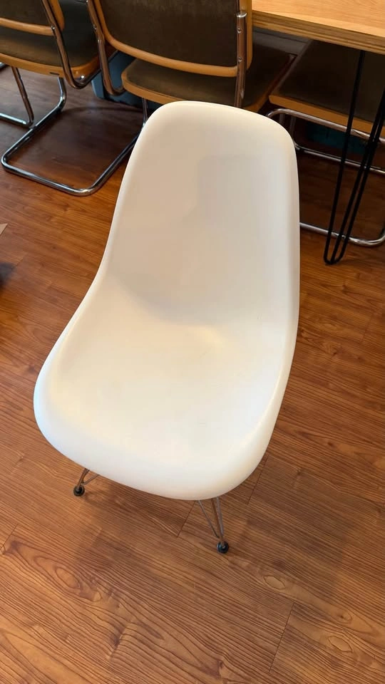 Herman Miller Eames Molded Eiffel Chair - photo 4