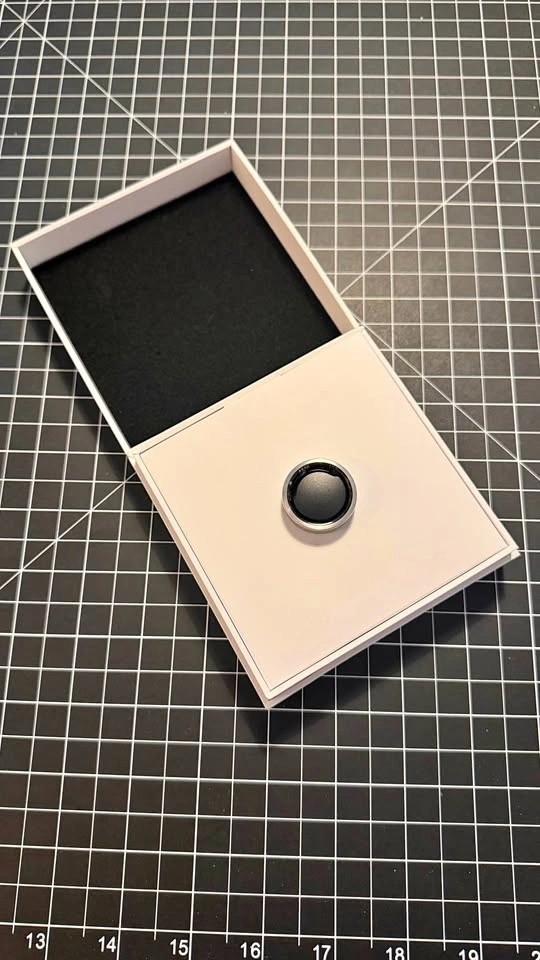 Oura Ring Gen3 never used - Titanium