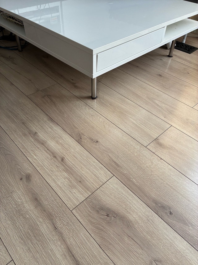 White coffee table - photo 2