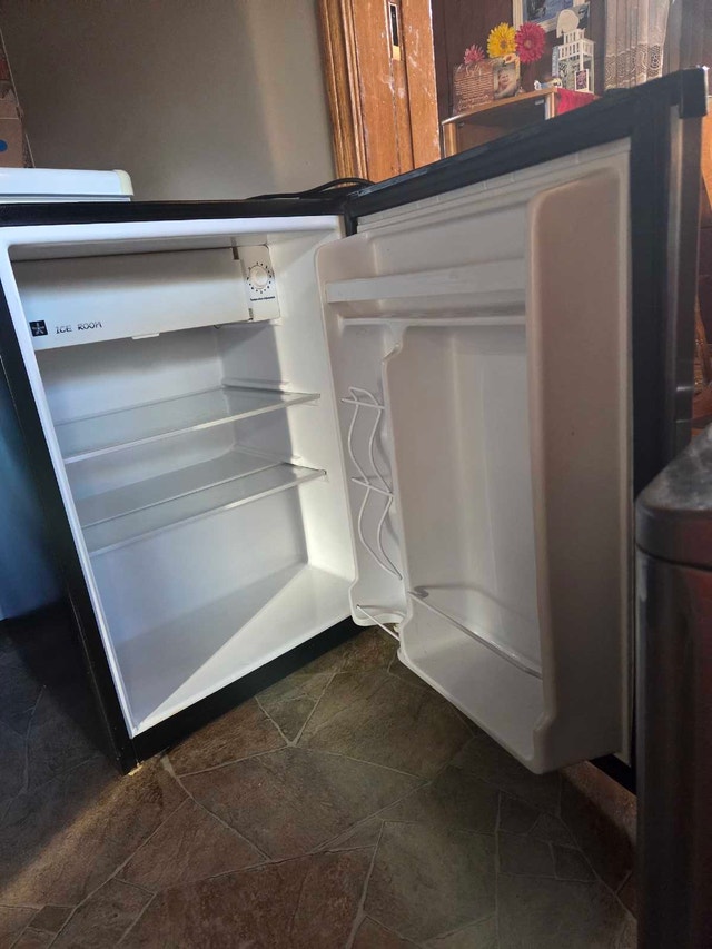 RCA Mini Fridge - photo 2
