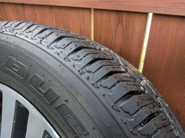 P245 / 60R20 107H Rims and Tires - photo 2