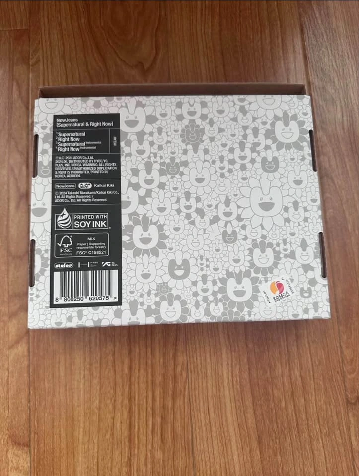 NewJeans Hyein Supernatural Takashi Murakami Box Set Album - photo 3