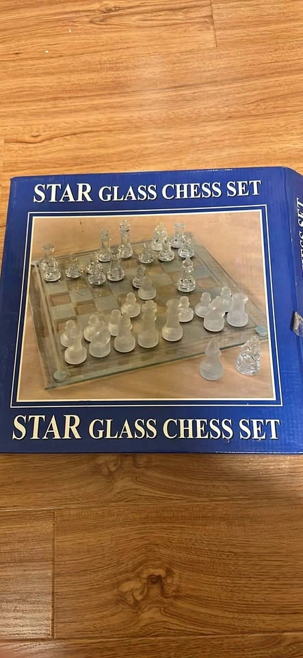 Star Glass Chess Set