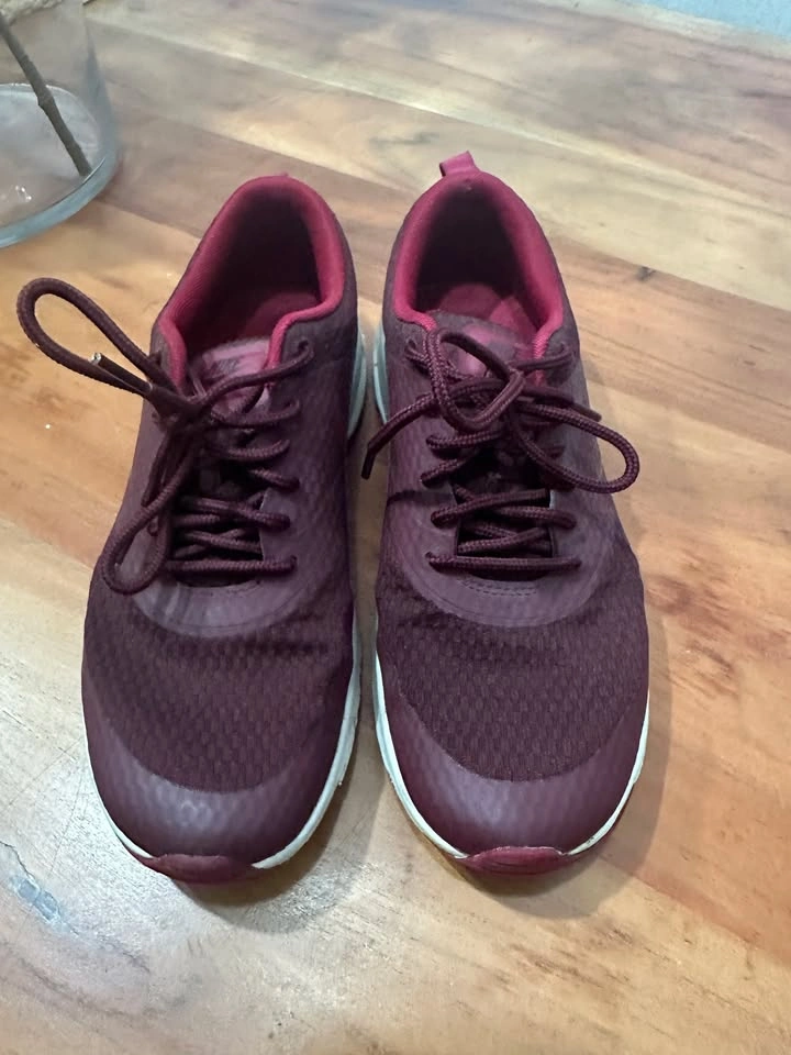 Nike Air Max Thea Running Shoes - Burgundy - Size 7.5 Women's - photo 2