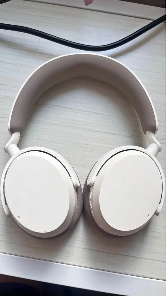 Sennheiser Accentum 4 Wireless Headphones