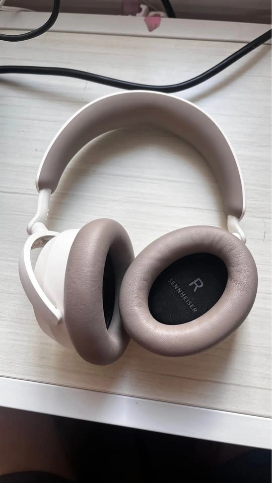 Sennheiser Accentum 4 Wireless Headphones - photo 2