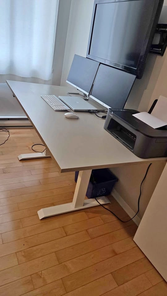 Sit-stand desk