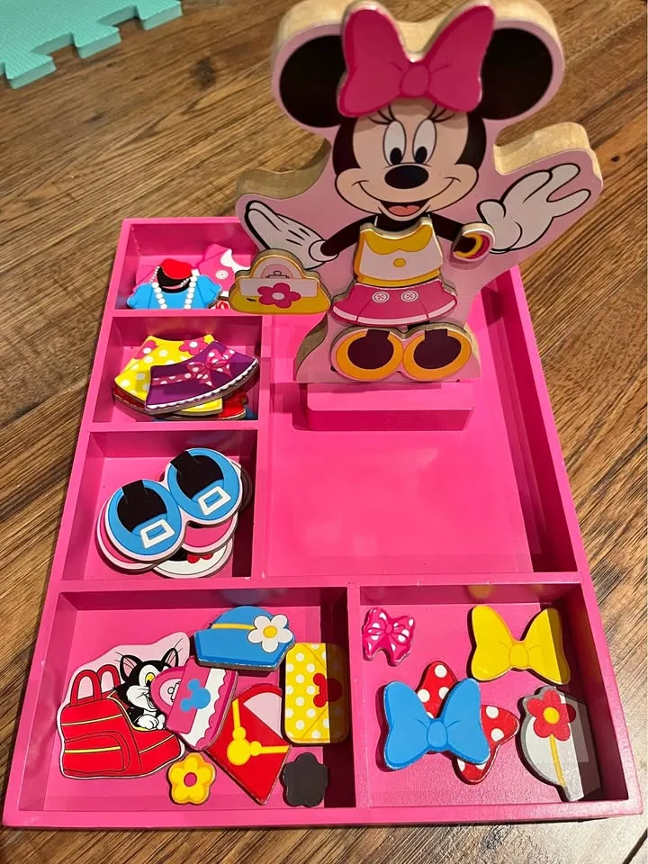 Minnie Magnet Toy thumbnail