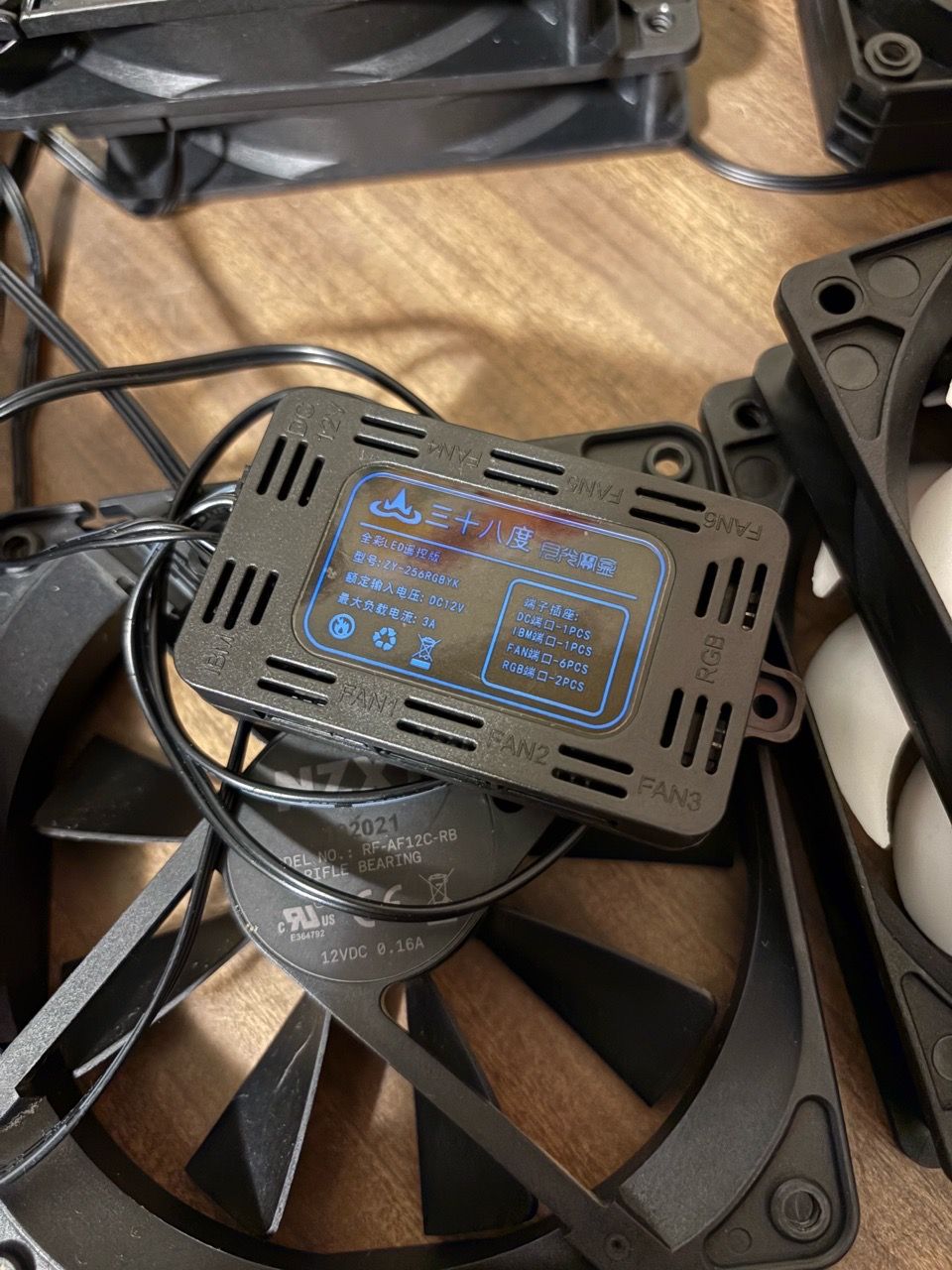 Lot of 12 Computer Case Fans and Fan/RGB Hub - photo 2