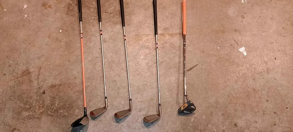 US Kids Golf Bag — Orange/Blue with Full Club Set image indicator(5)