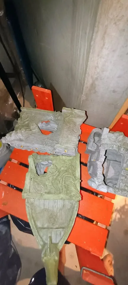 Assorted Fish Tank Decorations image indicator(4)