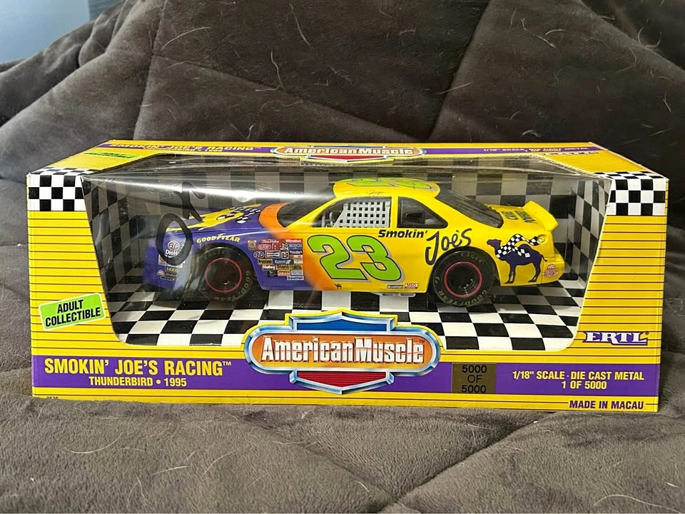 LIMITED EDITION 5000/5000 1/18 American Muscle Thunderbird - 199