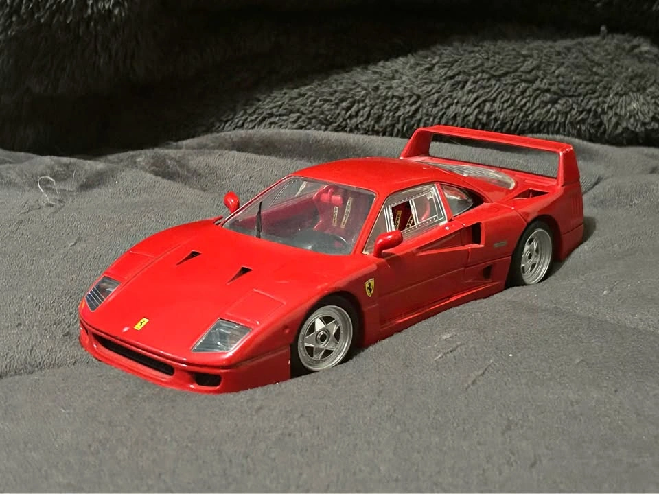 F40 - 1/18 scale Hotwheels