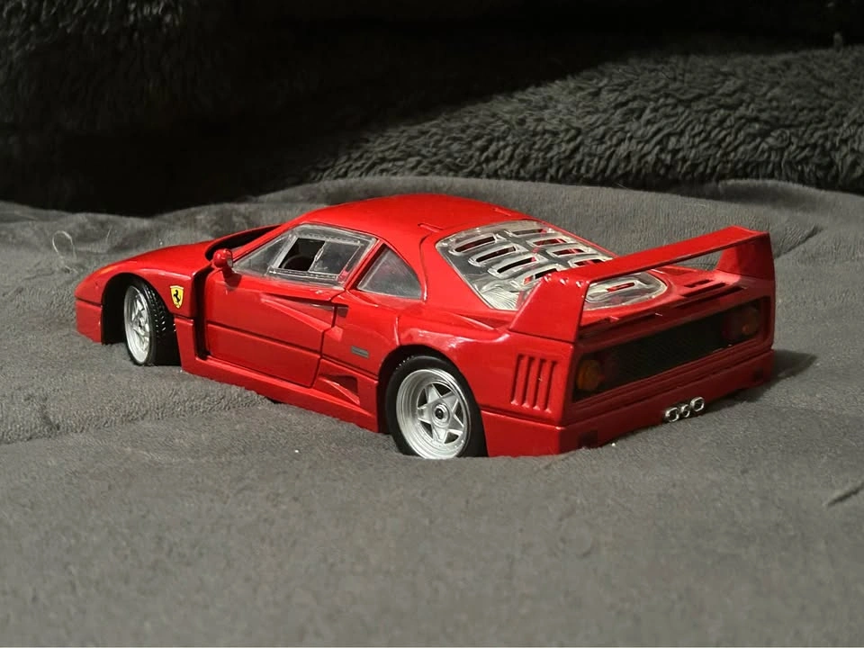 F40 - 1/18 scale Hotwheels - photo 2