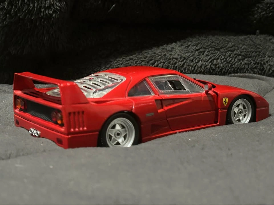 F40 - 1/18 scale Hotwheels - photo 3