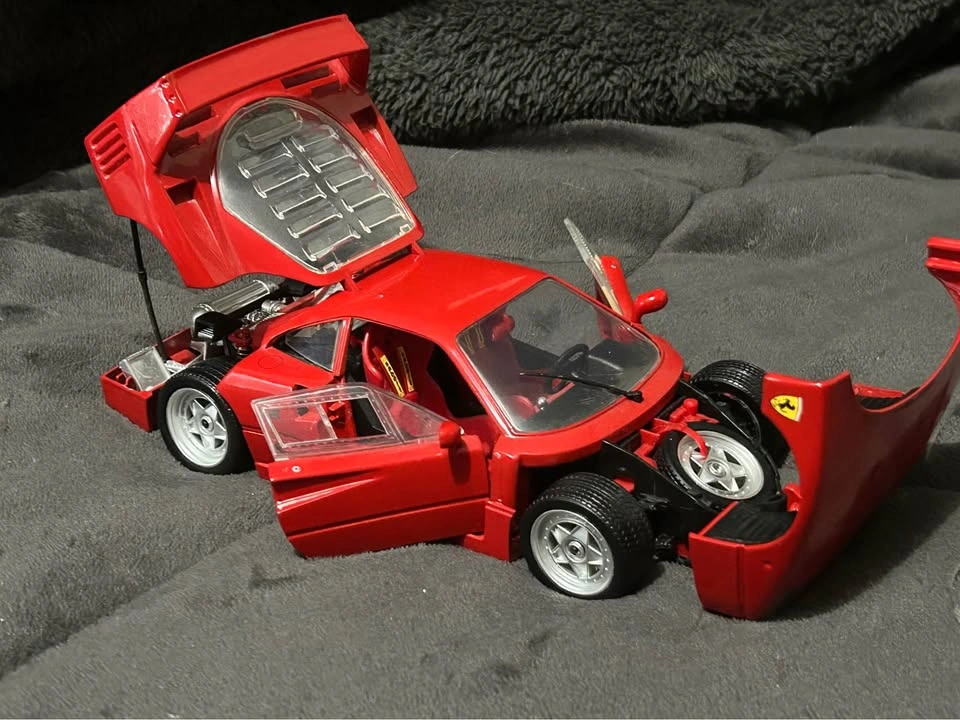 F40 - 1/18 scale Hotwheels - photo 4